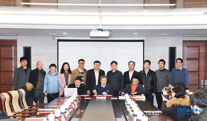 XCB_725808.jpg XCB_725808.jpg