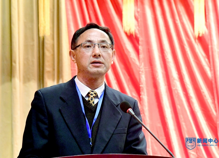 8党委常委、校长助理吴胜红做学校财务工作报告.jpg 8党委常委、校长助理吴胜红做学校财务工作报告.jpg