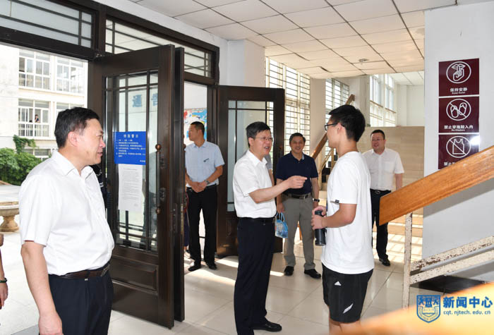 XCB_7315-5.jpg XCB_7315-5.jpg