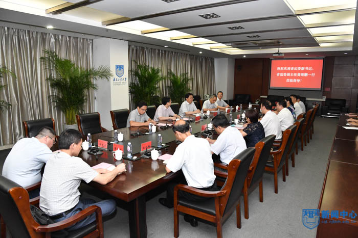 XCB_7234-3.jpg XCB_7234-3.jpg