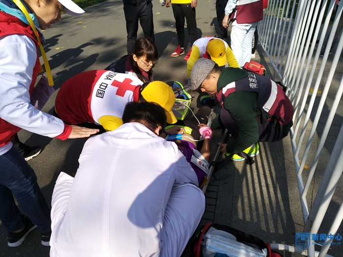 米兰红十字会顺利完成2018南京马拉松医疗保障任务 (2).jpg 米兰红十字会顺利完成2018南京马拉松医疗保障任务 (2).jpg