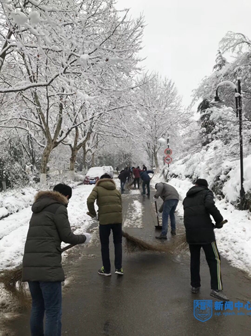 机械学院.jpg 机械学院.jpg