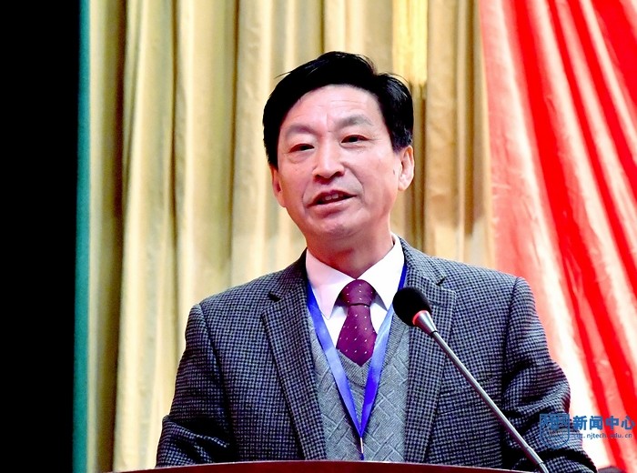 7副校长张进明就《米兰milan官方网站教职工医疗互助基金实施办法(审议稿)》做说明.jpg