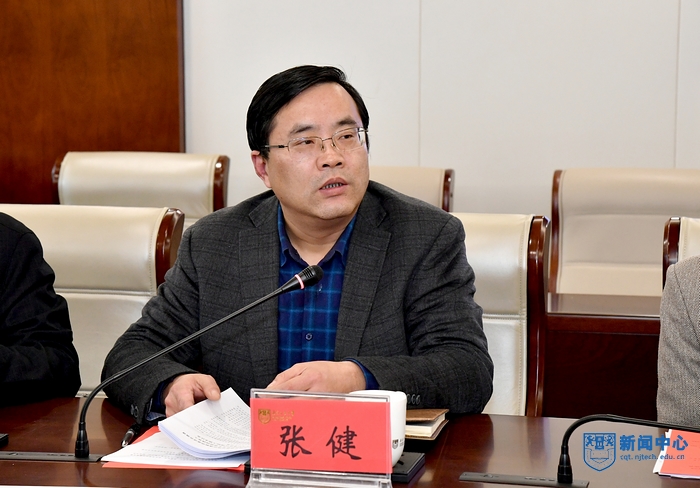 4校党委常委、党委宣传部部长张健主持会议.jpg