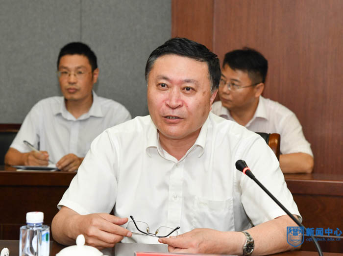 XCB_7258-10.jpg XCB_7258-10.jpg